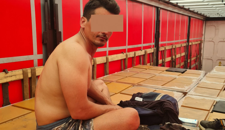 Policie u Bíteše zadržela tři Afghánce a jednoho Pákistánce. Z domova odešli z ekonomických důvodů 