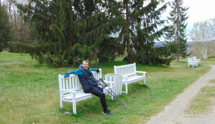 Muž poslal obětem ničivé bouře 50 tisíc korun našetřených na speciální protézu