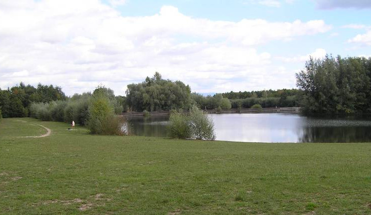 U Smiřic se utopil mladý muž, po skoku do vody se už nevynořil