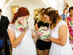 Dvě mámy, dvě děti. I duhová rodina může žít na malé vsi otevřeně a nemusí se schovávat, říká pár z Jihlavska