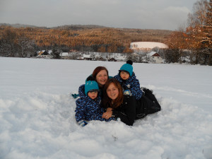 Dvě mámy, dvě děti. I duhová rodina může žít na malé vsi otevřeně a nemusí se schovávat, říká pár z Jihlavska