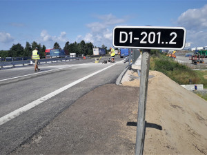 Dálniční most u Bíteše řidiči otestují už v pondělí. Nyní se dělají dokončovací práce