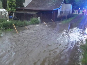 Hasiče Vysočiny zaměstnala další bouřka. Evakuovali lidi kempující u potoka i dětský tábor