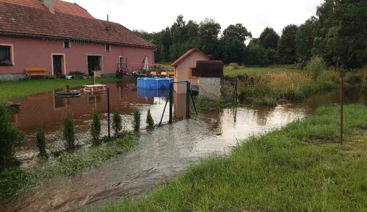 Hasiče Vysočiny zaměstnala další bouřka. Evakuovali lidi kempující u potoka i dětský tábor