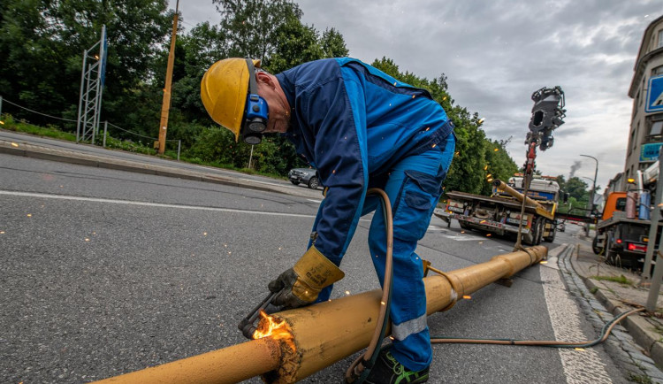 Demontáž sloupů trolejového vedení