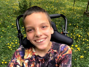 Přidušení miminka při porodu změnilo rodině život. Pomoci v těžké situaci teď může každý