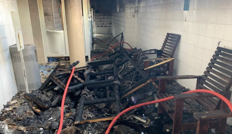 Po včerejším požáru je krytá část Vodního ráje do odvolání uzavřena, venkovní nejméně do zítřka