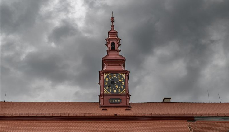 Kam zmizely vikýře na střeše jihlavské radnice? Po opravě dostanou vzhled z 18. století