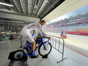 V Tokiu si cyklisté pod dres museli dávat led nasypaný do dámských punčoch, popisuje masér reprezentace