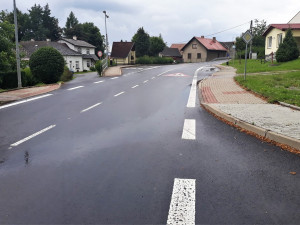 Hotovo! Řidiči od rána mohou projet úsekem na I/19. Musí si ale ještě hlídat rychlost