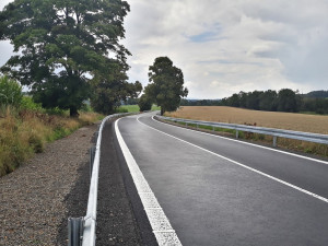 Hotovo! Řidiči od rána mohou projet úsekem na I/19. Musí si ale ještě hlídat rychlost