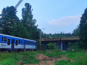 Rekonstrukce mostu na silnici II/602 pokročila. Podívejte se, jak to na místě vypadá