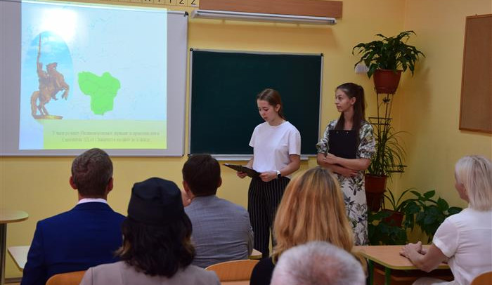 Na Zakarpatí roste zájem o výuku češtiny. Vysočina posílá dětem další učebnice