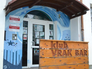 Je jihlavský Vrakbar opravdu bar? Nikoliv, jde o sociální službu