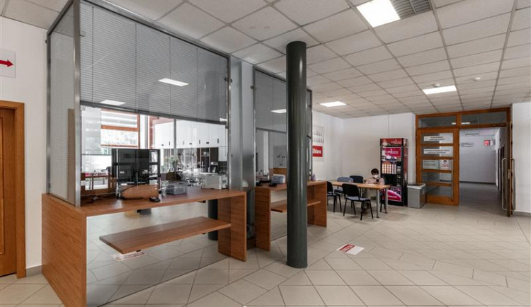 Prostornější a vybavenější. Odbor dopravy na Tyršově ulici disponuje novými pokladnami