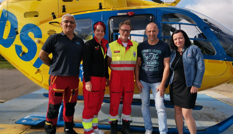 Po pádu stromu bojoval lesní dělník Michal o život, po tři čtvrtě roce se setkal svými zachránci