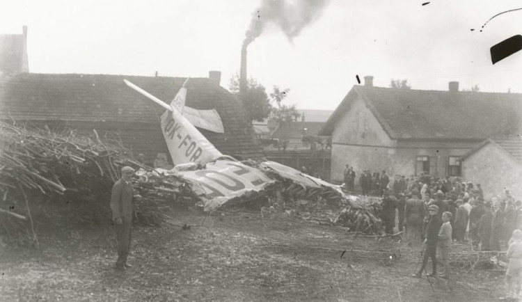 Dnes si připomínáme nejhorší leteckou katastrofu meziválečné ČSR. V Bedřichově zemřelo 12 lidí