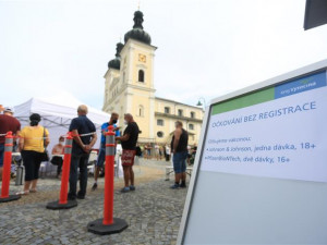 Na Vysočině poprvé vyjel do terénu mobilní očkovací tým. Zájem lidí je veliký