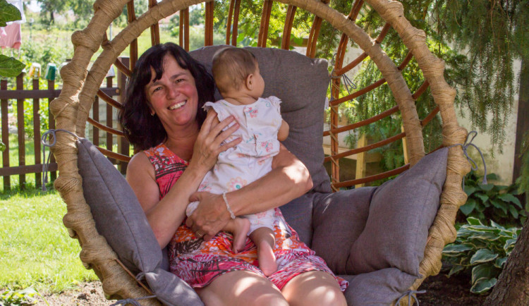 V nemocnici nám předají nahé miminko, o zbytek se staráme sami, říká přechodná pěstounka