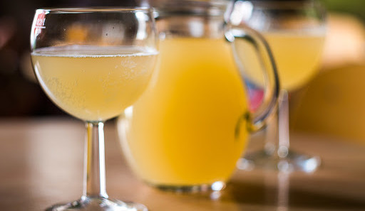 Burčáková sezona začíná. Víte, jak poznat kvalitní nápoj a kde ho koupit?