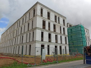 Úředníci krajského úřadu Vysočiny dostanou už příští rok nové prostory. U objektu se ještě bude řešit parkování