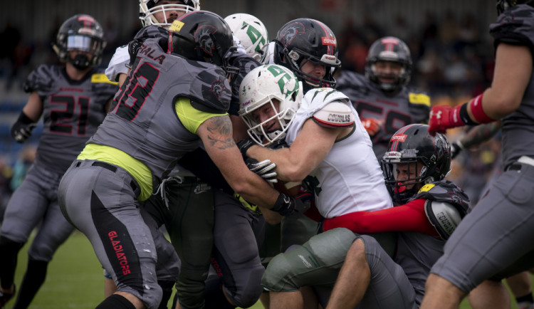 Před Czech Bowlem výhra v prodloužení, Gladiátoři udolali Aligátory 42:35