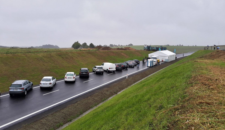 Vysočina má další nový obchvat. Úsek u Osové Bítýšky už otestovali první řidiči