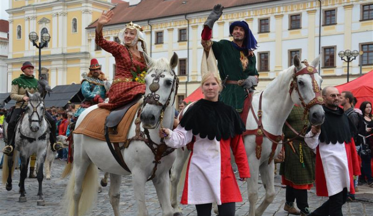 Kam o víkendu? Na dožínky nebo Slavnosti hořických trubiček. Slavnosti královny Elišky jsou zrušené