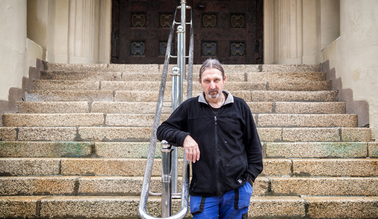 Je to služba lidem. Říká o své práci topič z libereckého krematoria Pavel Hudec