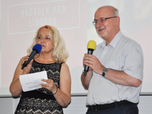 Lidunka má vážné tělesné a mentální postižení. Na bazárku se na ni vybralo 35 tisíc korun, peníze půjdou na nákup auta