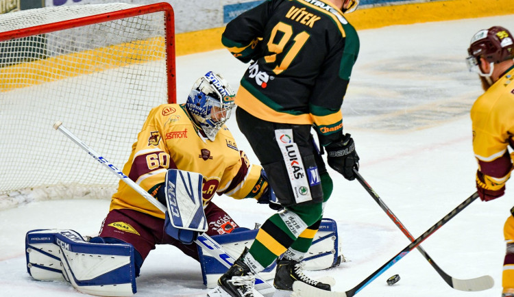 Maksim Zhukov z jihlavské Dukly má vyřízené střídavé starty do Mountfieldu HK