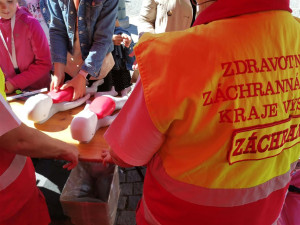 Den záchranářů ve Velkém Meziříčí: Lidé viděli nehodu motorkáře, který vyrazil v džínách a tričku