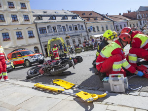 Den záchranářů ve Velkém Meziříčí: Lidé viděli nehodu motorkáře, který vyrazil v džínách a tričku