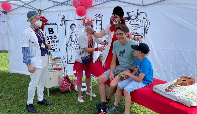 Ilustrační foto,  Klaunská ambulance Zdravotního klauna na Letní Letné 2021.