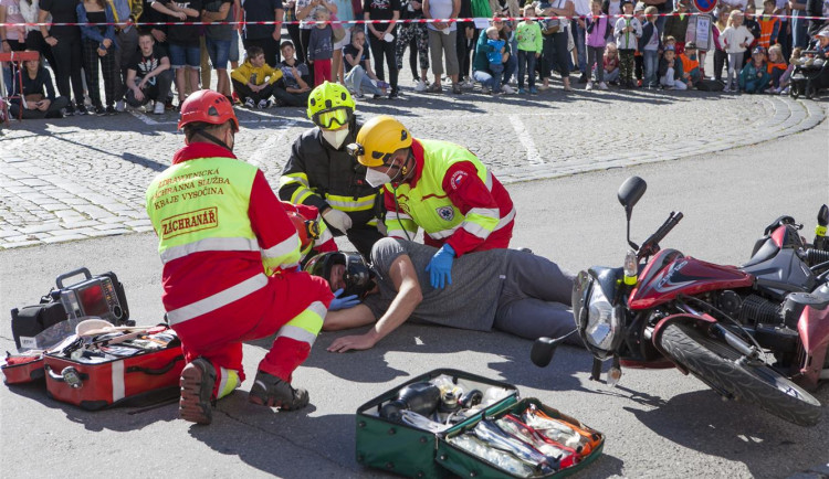 Den záchranářů ve Velkém Meziříčí: Lidé viděli nehodu motorkáře, který vyrazil v džínách a tričku