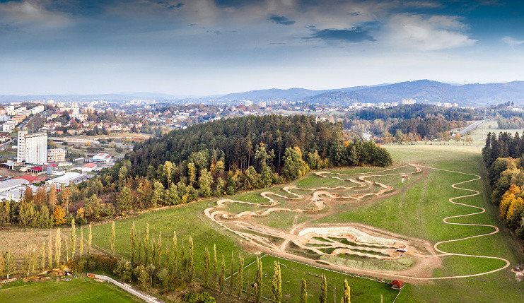Vratislavický pumptrack se dočasně uzavře kvůli úpravám. Parkourové hřiště se odkládá