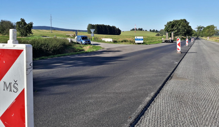 Opravy na I/19 pokračují, jeden úsek řidiči otestují na konci října, Podívejte se na aktuální fotky