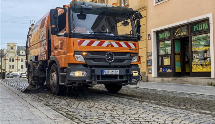 Úklid města výrazně zlepšíme, vzkazuje vedení Jihlavy. Pomohou klienti azylového domu i „kniha hříchů“