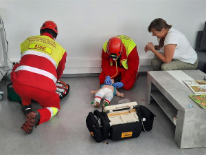 Otrava dítěte, intoxikace drogami, zástava srdce v kanceláři. Záchranáři Vysočiny soutěžili v řešení náročných situací