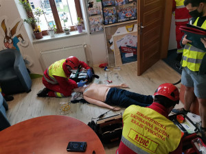 Otrava dítěte, intoxikace drogami, zástava srdce v kanceláři. Záchranáři Vysočiny soutěžili v řešení náročných situací