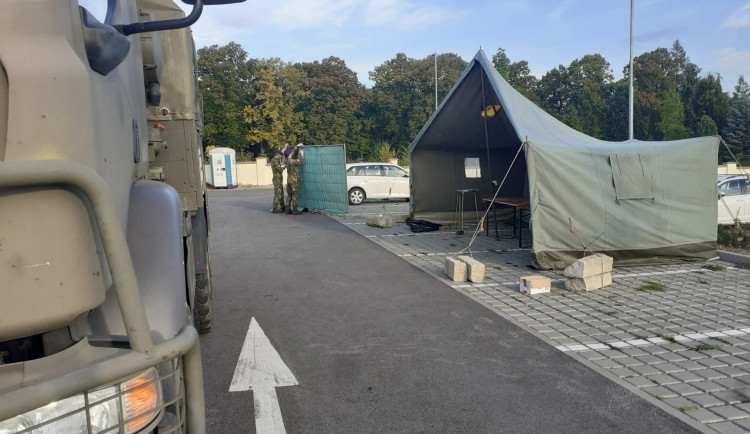 Nakažení odvolili. Z auta hlasovalo na Vysočině 87 lidí, méně než před rokem