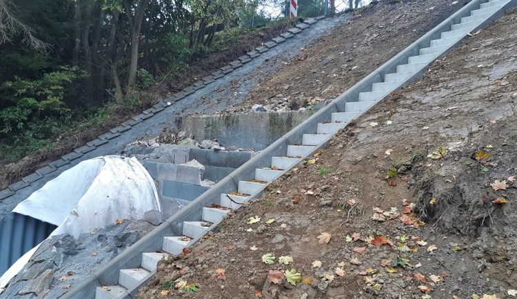 Oprava mostu na I/38 pokračuje, teď se pracuje na turbosideru. Hotovo by mělo být za měsíc