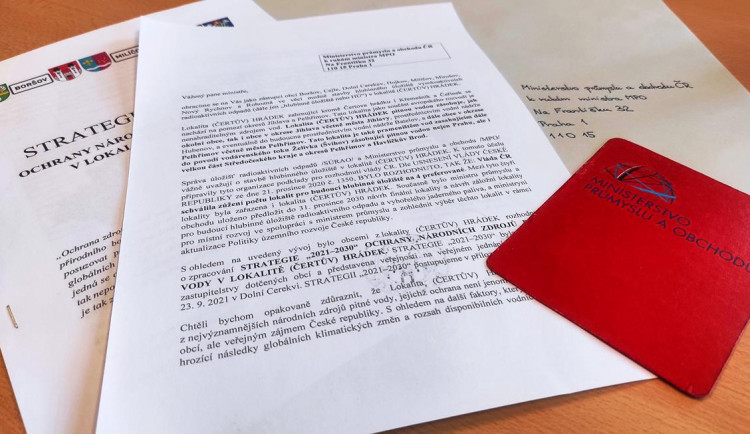 Lokalita Hrádek poslala ministrovi červenou kartu. Přečtěte si dopis, který Havlíček našel ve schránce