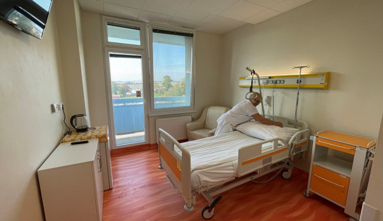 Onkologičtí pacienti v Jihlavě teď mohou využít nadstandardní pokoj