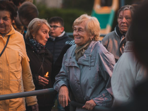 V Telči se vzpomínalo na zesnulé. Na léky pro hospic putuje skoro 17 tisíc korun