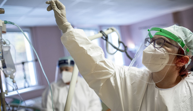 Jihlavská nemocnice rozšířila lůžka pro lidi s covidem. Přibývají i dětští pacienti s RS viry