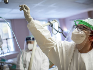 Jihlavská nemocnice rozšířila lůžka pro lidi s covidem. Přibývají i dětští pacienti s RS viry