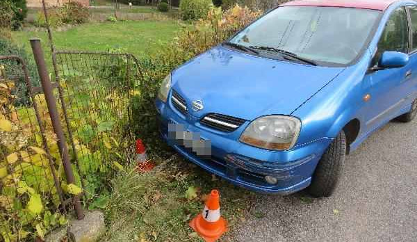 Tři promile v dechu a v autě malé dítě. Policie řeší nehodu na Jičínsku