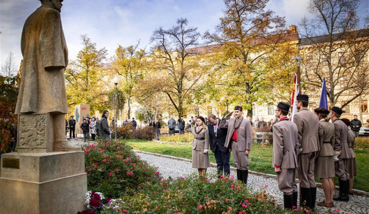 Květiny Masarykovi. Lidé v Jihlavě si připomenou události 28. října 1918