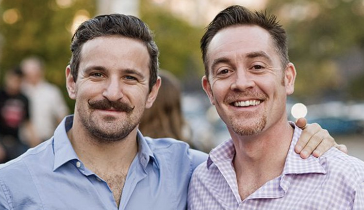 Pánové, začíná Movember. Schovejte holicí strojek a pěstujte knírek